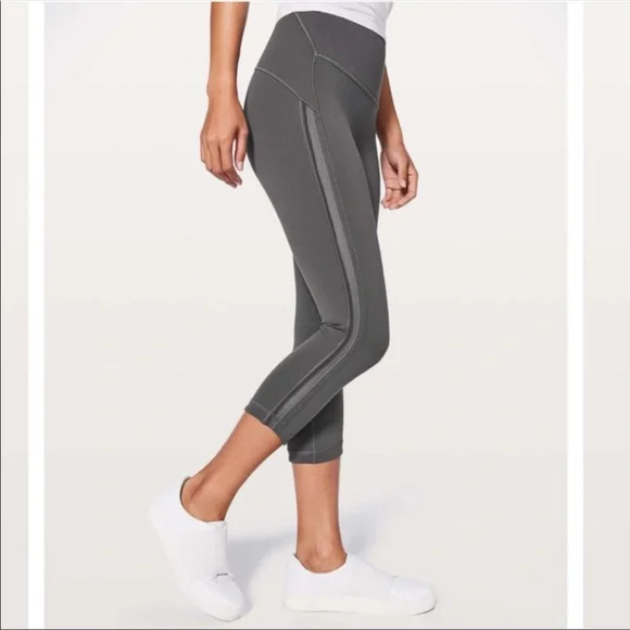 LULULEMON Wunder Under Crop (Hi-Rise) Awaken Full-On Luxtreme 21" size 8 - Picture 5 of 10